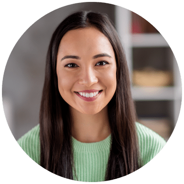Close up photo of brunette woman smiling